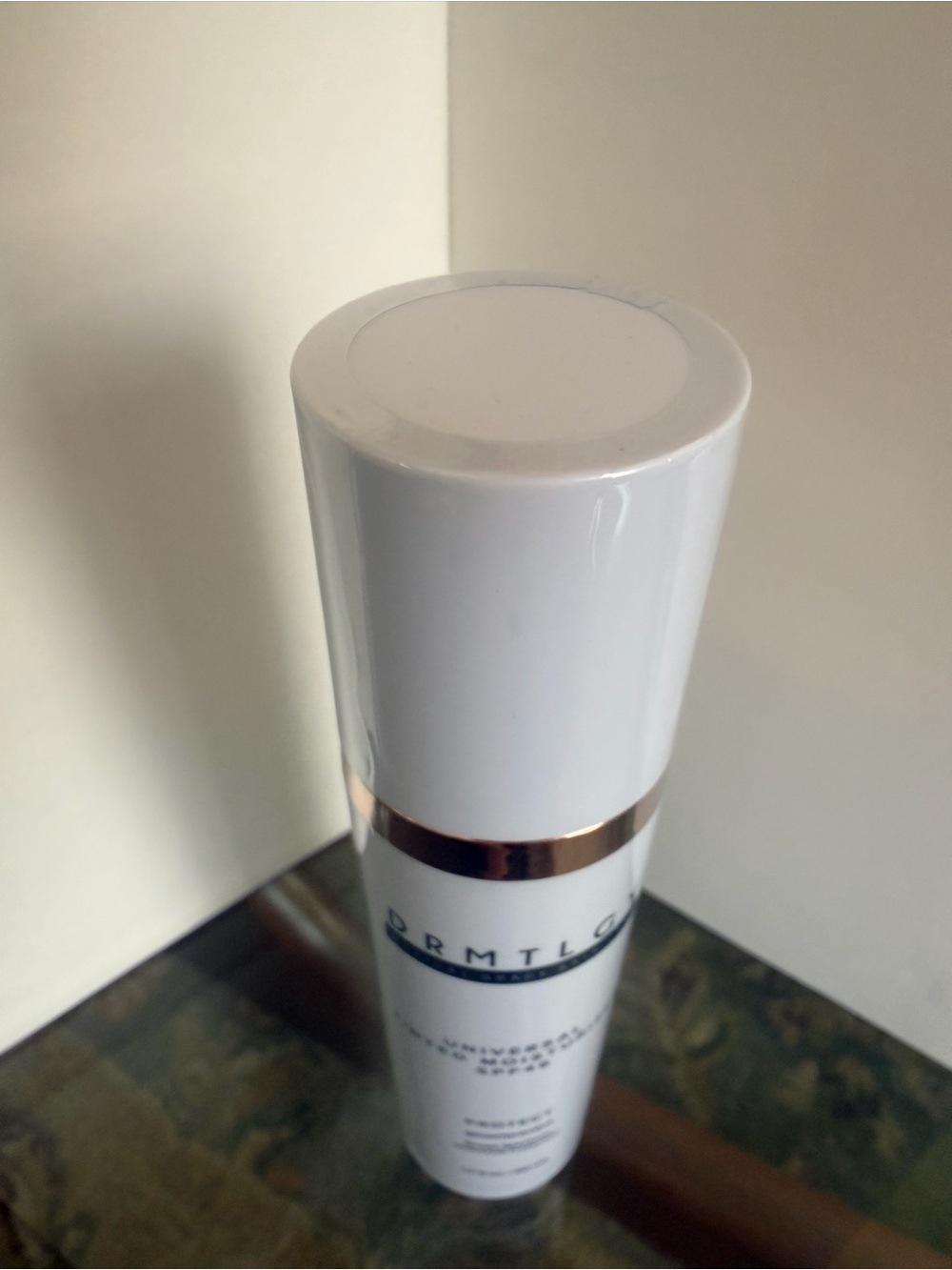 Drmtlgy Universal Tinted Moisturizer SPF46 - Picture 4 of 4